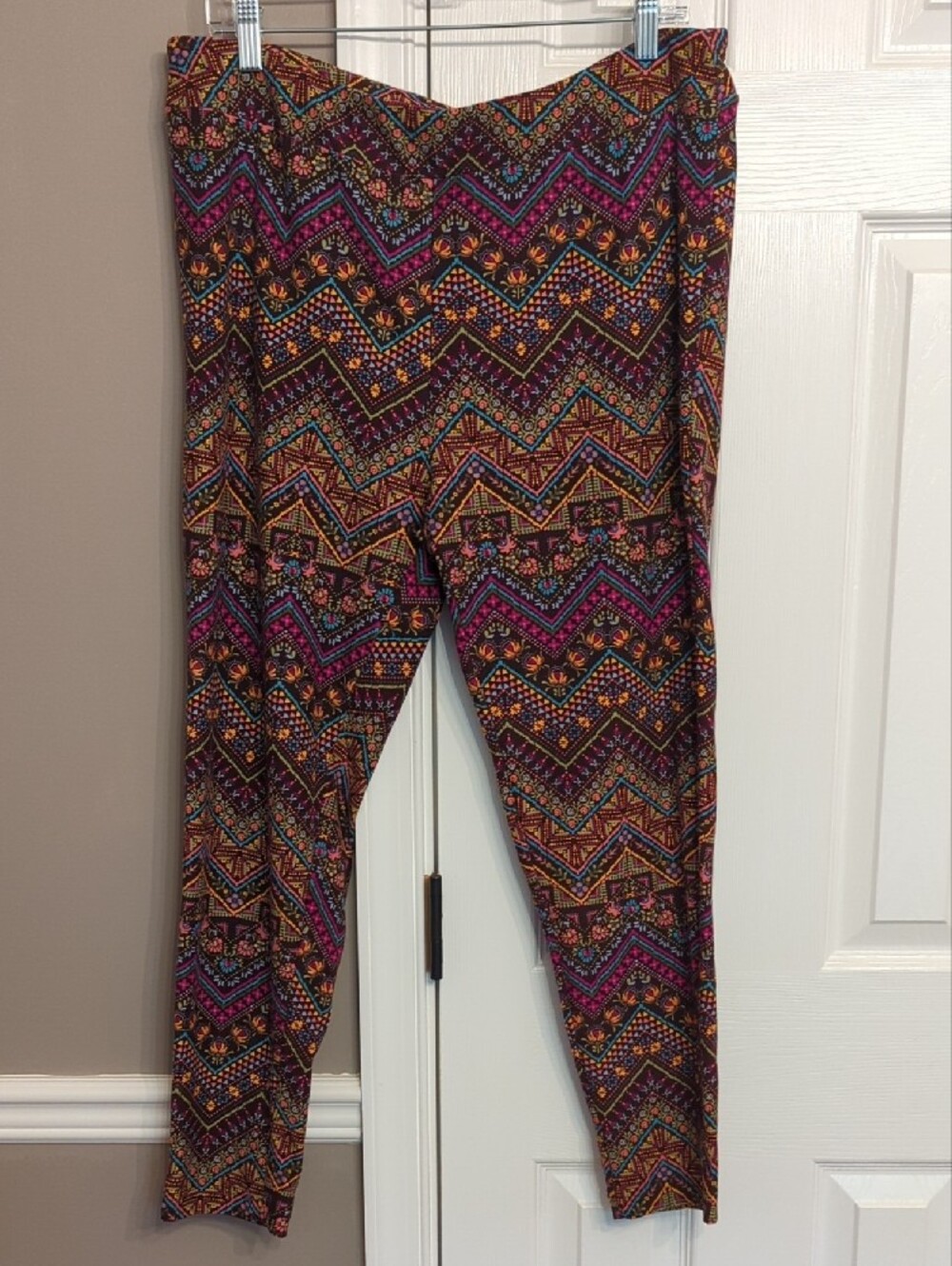 Terra & Sky Multicolor Geometric Print Leggings 1X - Picture 5 of 5